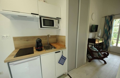 Eauze House | Gîte Papyrus 2 Pers - Piscine, Confort & Nature - Au Petit Bernerot