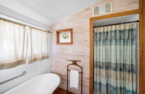 Historic Downtown Apalachicola Apartment | Sunset Views & Balcony Access, King Bedroom, Charming Historic Bowery Inn