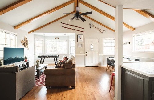 Big Bear Lake Cottage | Walk/Bike to BikePark/Lake/Zoo/Trails + FirePit + Pet/Baby-friendly