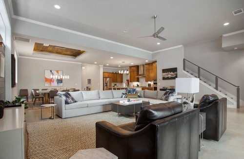 Kingsland House | Luxe Living 4 King Suites, Bunkroom, Pool, Spa, Lift Your Pontoon or Wake Boat!