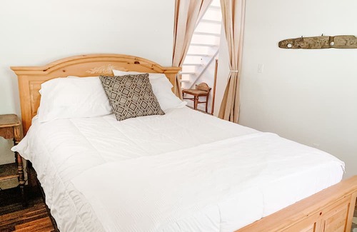 Gills Rock Cottage | Waterfront 1 bedroom and loft cottage with small private pier on Garrett Bay