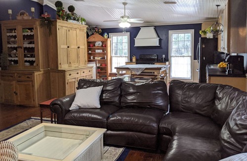 St. Marys House | Historic "Cannon Ball" House Close to Cumberland ferry and historic down town.