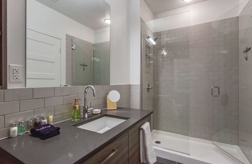 Virginia Highland Apartment | Malibu Retreat by Atlanta Luxury Rentals