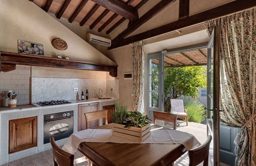 Sarteano Apartment | Holiday apartment in a Tuscan-style country house