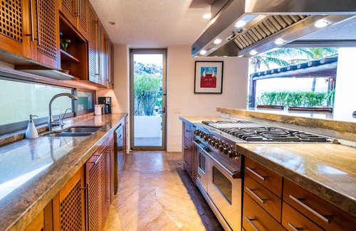 Pedregal House | Contemporary, clean, spacious ocean view villa, huge pool, 2 blocks from Marina