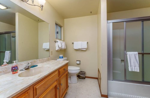 Yosemite West House | Hutchings Cabin & Apt.