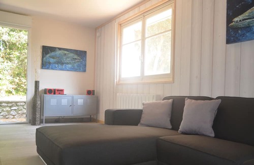 Saint-Aygulf Villa | Seaside and very quiet, ground floor villa renovated 6 people 90 m2 in beautiful garden