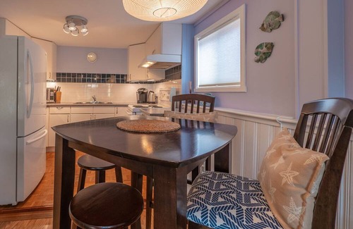 Gibsons House | The Suite at Little House in the Harbour, Gibsons BC