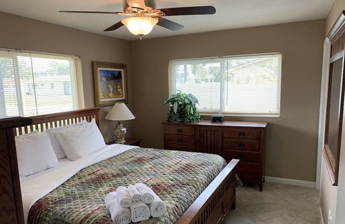 Yacht Club House | Twin House shared Volleyball pool 3 King bedrooms, 2 sofa sleepes 8