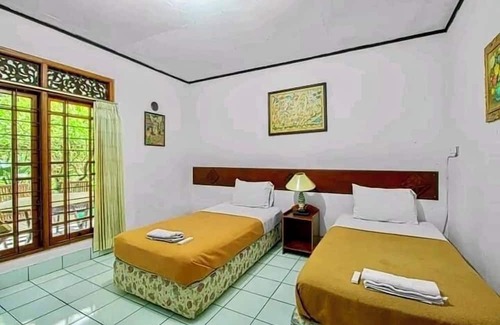 Megamendung Hotel | GG House Happy Valley