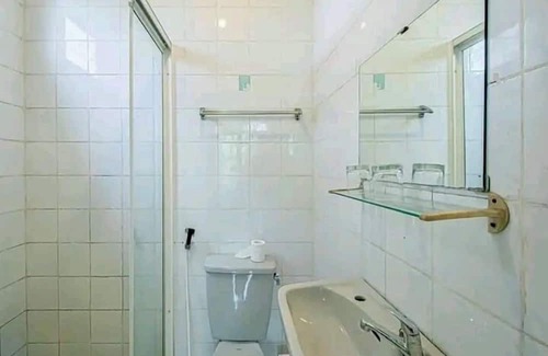 Megamendung Hotel | GG House Happy Valley