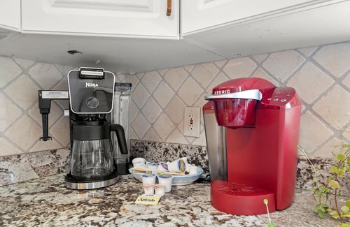 Dixieland House | NEW Lakeland Landing Cute Bungalow by Downtown