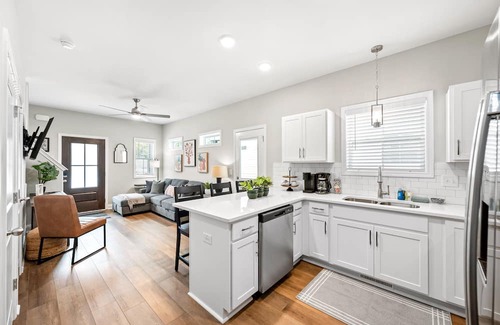 Clarksville House | Adam's Downtown Retreat w/Rooftop Access