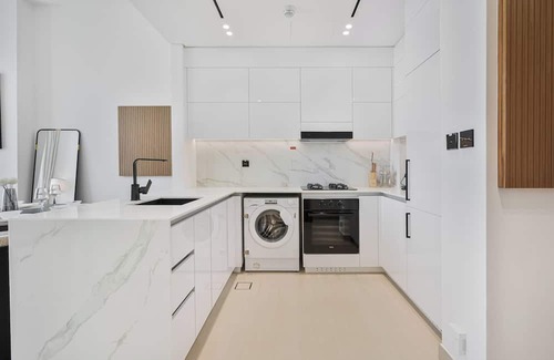 Dubai Apartment | PVH - Elegant 1BR - Binghatti House
