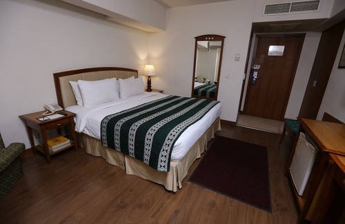 Karachi Hotel | Embassy Inn