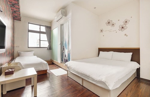 Luodong Bed & Breakfast | Orange house