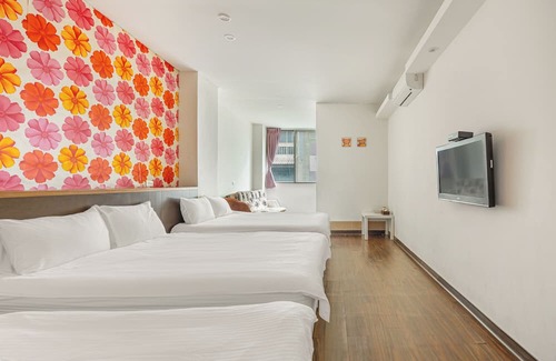 Luodong Bed & Breakfast | Orange house