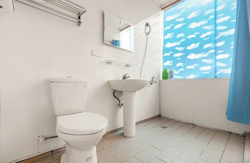 Luodong Bed & Breakfast | Orange house