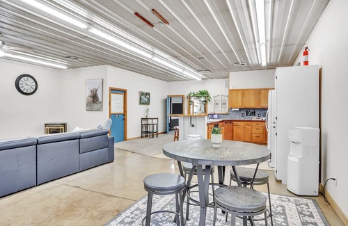 Stillwater House | Huge Game-room Style Barndo 1 Bedroom Farmhouse