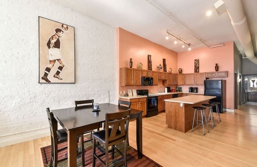 Westown Apartment | 3rdSt Entertainment Dist Downtown MKE Fiserv Forum