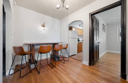 Randle Highlands Condo | The Gentleman SuitenCharming 2-bedroom condo with WiFi, in marvelous Washington