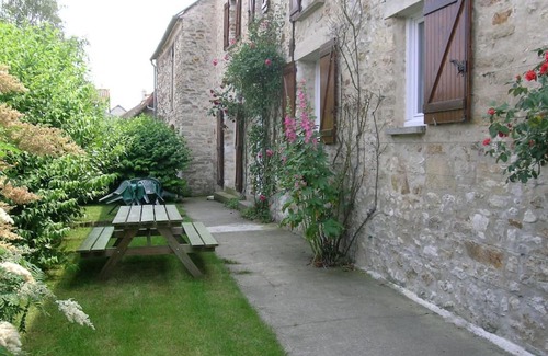 Arnouville-les-Mantes Cottage | Gite Arnouville-lès-Mantes, 3 bedrooms, 4 persons