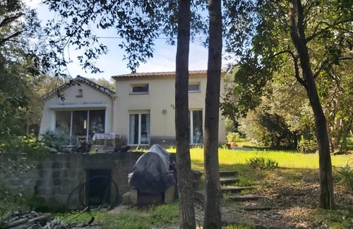 Isolella House | Feet in the water, head in the shade