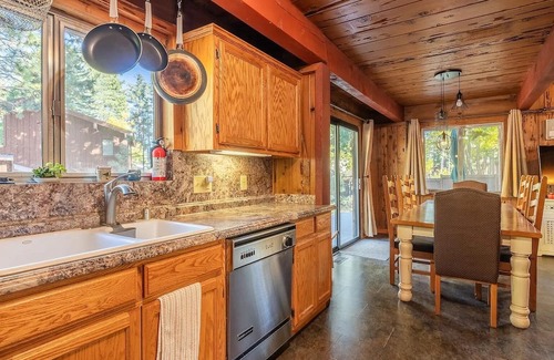 Tahoe Sierra Estates Cabin | Central 3 BR Cabin with Private Beach - Tahoe City