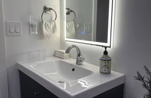 Sunset House | Private bath/bedroom/living room suite. 13 mins walking distance from Skytrain