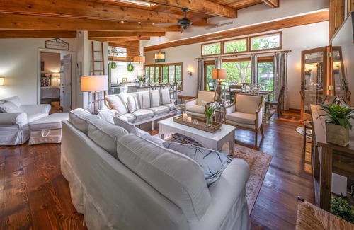 Rehoboth by the Sea Cottage | FULLY RENOVATED COTTAGE, BLOCK TO BEACH! 4 bed/3.5 bath-Sleeps 11, Dog Friendly!