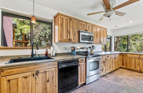 Cornville House | The Spring House Pool & Spa + Oak Creek Access