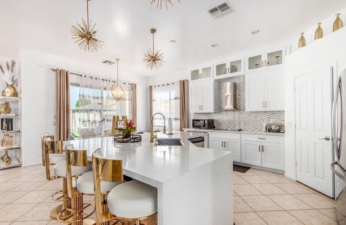 Gilbert House | Golden Glam Palace: Luxury Home with Pool in Gilbert