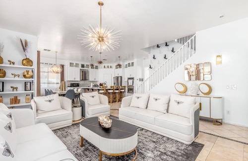 Gilbert House | Golden Glam Palace: Luxury Home with Pool in Gilbert