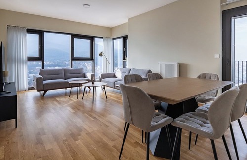 Centar Apartment | Top Floor Presidential Suite - 3 bedroom apartment in Skopje w/free parkingnn