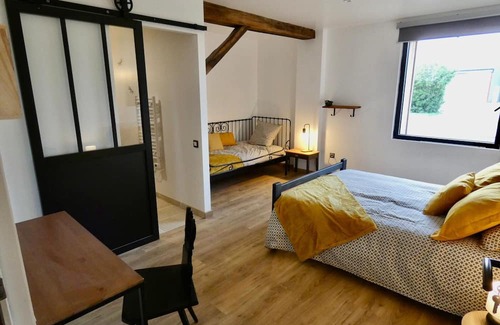 Lion-en-Sullias Bed & Breakfast | Guestroom Lion-en-Sullias, studio flat, 3 persons