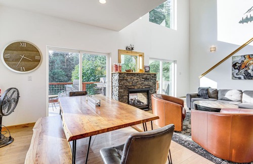 Leavenworth House | Lake Wenatchee Getaway w/Water & Mountain Views!