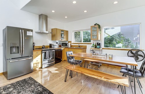 Leavenworth House | Lake Wenatchee Getaway w/Water & Mountain Views!