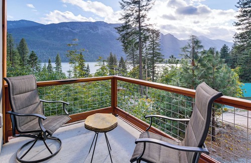 Leavenworth House | Lake Wenatchee Getaway w/Water & Mountain Views!