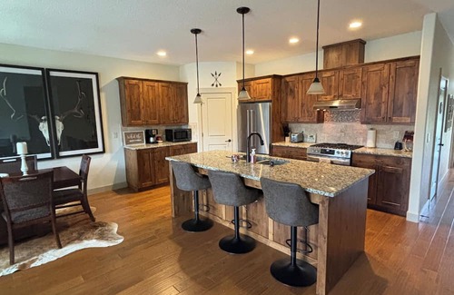 Battle Ground House | Charming 3-bedroom house with WiFi, AC in peaceful Battle Ground