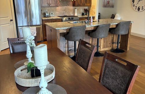 Battle Ground House | Charming 3-bedroom house with WiFi, AC in peaceful Battle Ground