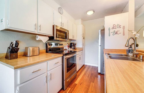 Kings Beach House | 5 Mi to Northstar: Chic Unit w/Decks!