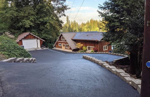 Eatonville House | Experience upscale cabin living at Wolf Lodge our rustic, lakeside retreat!