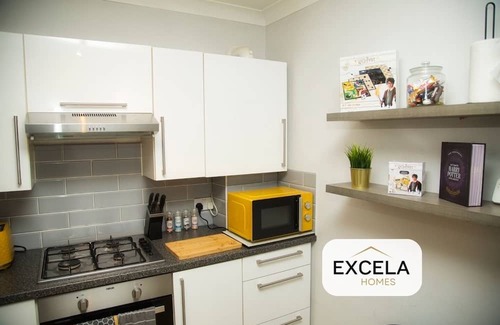 Leavesden Apartment | Potter's Cove in Watford - Walk to the Studios