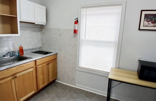 New London Apartment | Cozy small bedroom for one person. Only half mile from Rt.95