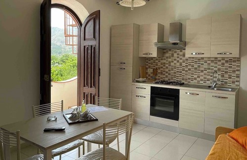 Gaggi House | Holiday Home 'Casa Relax' with Mountain View, Wi-Fi and Air Conditioning