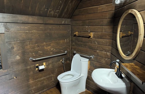 Crown Point Cabin | Cozy cabin in wonderful Marrero with WiFi, AC Cabin 6