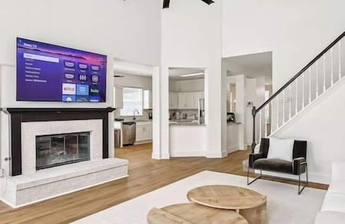 DeSoto Apartment | Palacio · Blissful Bonding Healthy Palace