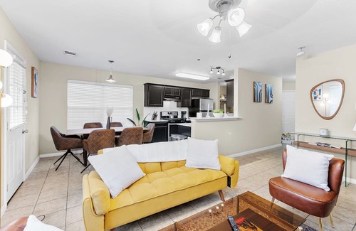 Franklin Park House | Beautiful Space - Nice yard - 10 min from DT