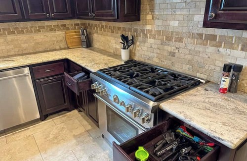 Circle D-KC Estates House | Pine Tree Palace - Private -Heated Pool - Jacuzzi