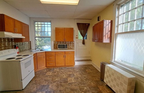 Scranton House | Spacious 5-bedroom Historic Home blending Charm with Modern